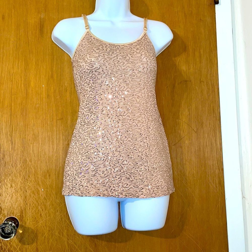 Heart&Hips sequined top! Size medium! Taupe! Gorgeous! Great for any occasion!